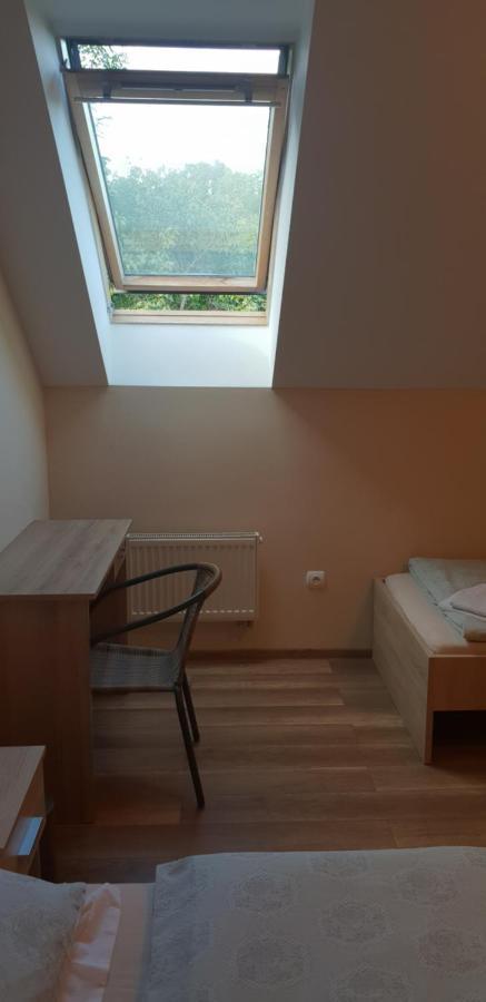 Walnut Tree House Bed and Breakfast Psiare Exteriör bild