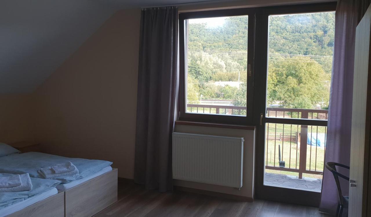 Walnut Tree House Bed and Breakfast Psiare Exteriör bild