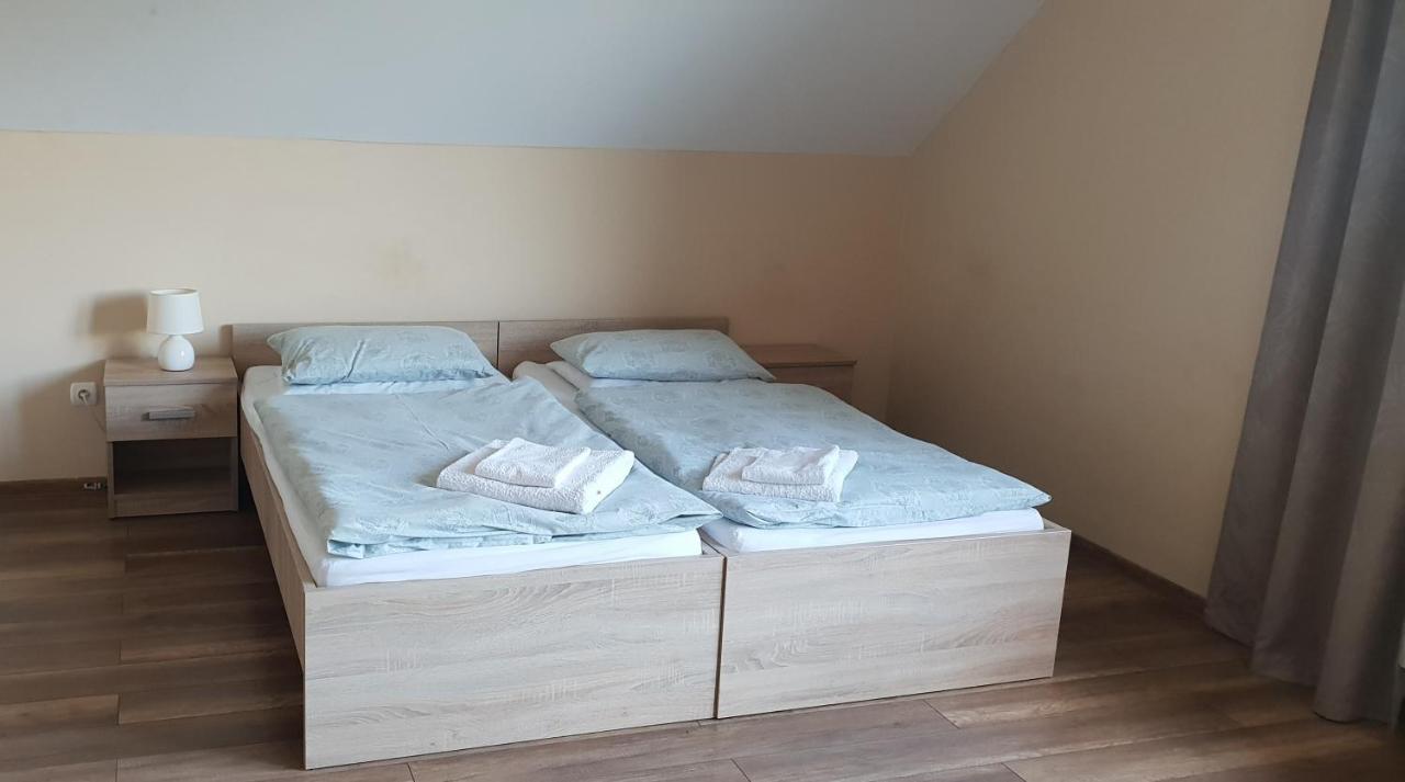 Walnut Tree House Bed and Breakfast Psiare Exteriör bild